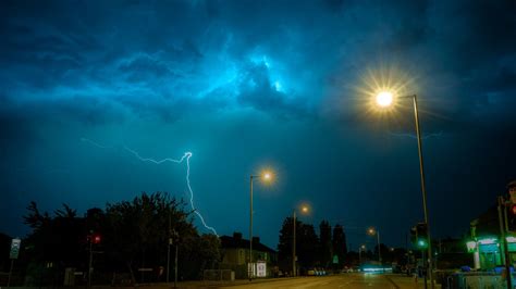 UK weather: Thunderstorms strike Britain with heatwave set to bring ...