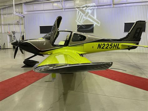 8,000th Cirrus Aircraft Special Edition SR22T | Brad in Motion Cessna ...