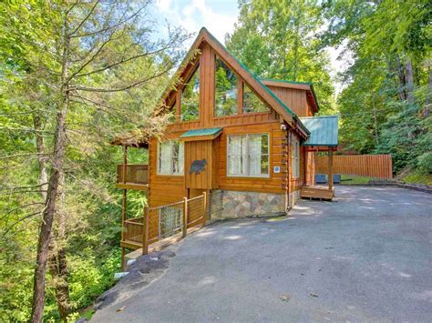 Cozy Bear Lodge Cabin in Gatlinburg w/ 3 BR (Sleeps12)