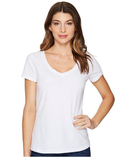 The best white t-shirts for women from a t-shirt junkie. Hurry...big sales!