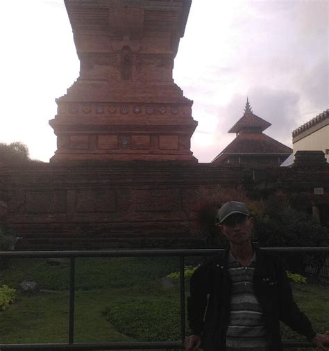 Sunan Kudus Tomb (Indonesia): Address, Free Attraction Reviews ...