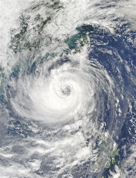 New images show Typhoon Haima's "large eye" - Earth.com