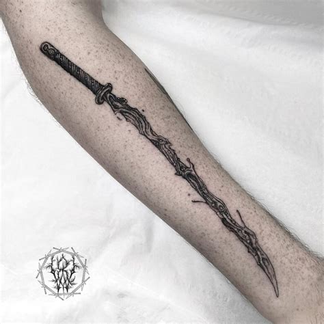 Top more than 75 katana sword tattoo latest - in.cdgdbentre