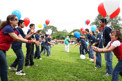 Gallery Water Balloon Toss Contest