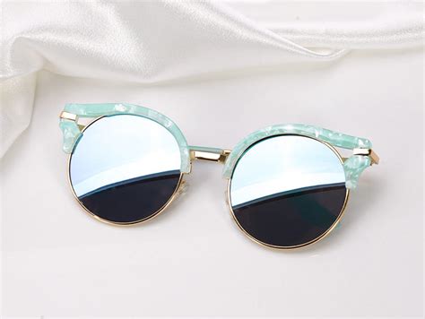 Betty - Round Blue Sunglasses for Men & Women