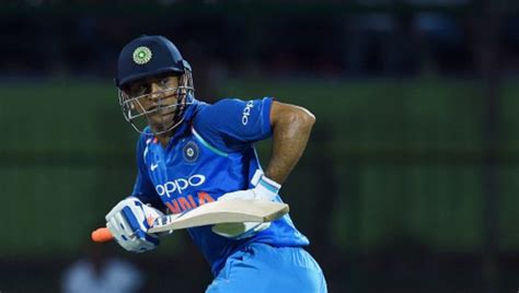 MS Dhoni Takes a Short-Run During India vs Australia 2nd ODI, Goes ...