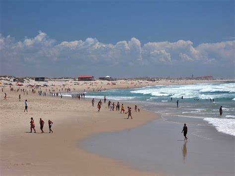 Barra beach - Aveiro with an extensive sandy shore is visited by locals ...