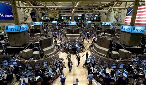 As US stocks reach new highs; investors pile money into commodities ...