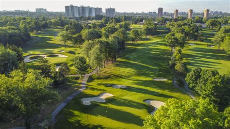 The biggest story in sports is happening squarely at a Jewish golf club ...