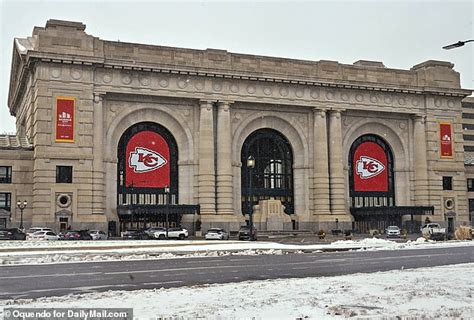 Kansas City Chiefs will let brave fans bring electric blankets and ...