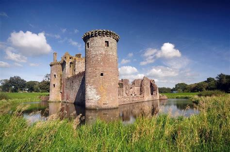 Clan Tale: The Maxwells and Caerlaverock Castle | ScotlandShop