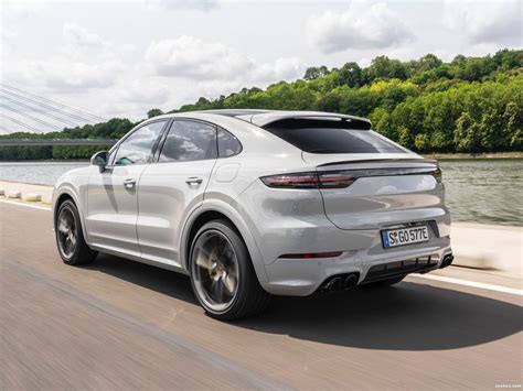 Fotos de Porsche Cayenne Coupe Turbo S E-Hybrid 2019