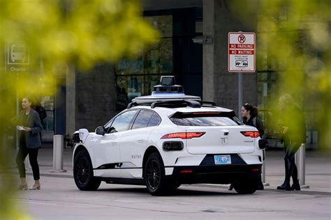 Waymo robotaxis make more inroads in Phoenix, San Francisco