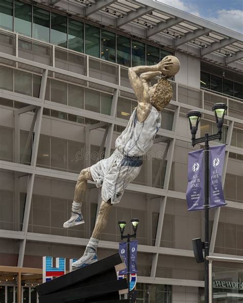 `Dirk Nowitzki` Statue by Omri Amrany in Front of the American Airlines ...