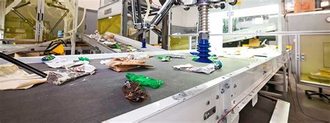 Recycling robot keeps waste out of landfills