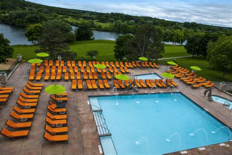 Grand Geneva Resort & Spa, find the best golf getaway in Wisconsin