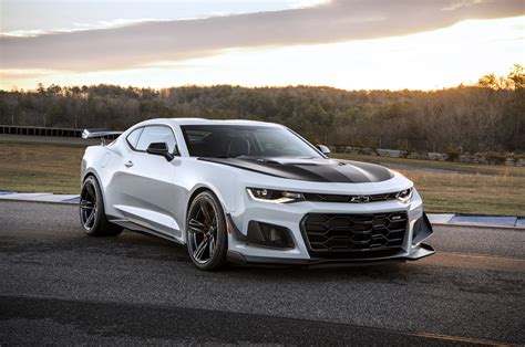 2022 Chevrolet Camaro ZL1 vs. 2023 C8 Corvette Z06: Which Is Faster?