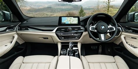 BMW 5 Series (2017-2020) Interior & Infotainment | carwow