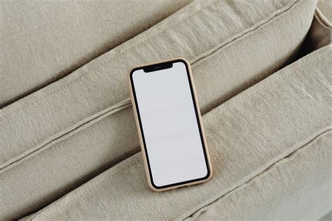 A Smartphone With a White Screen · Free Stock Photo