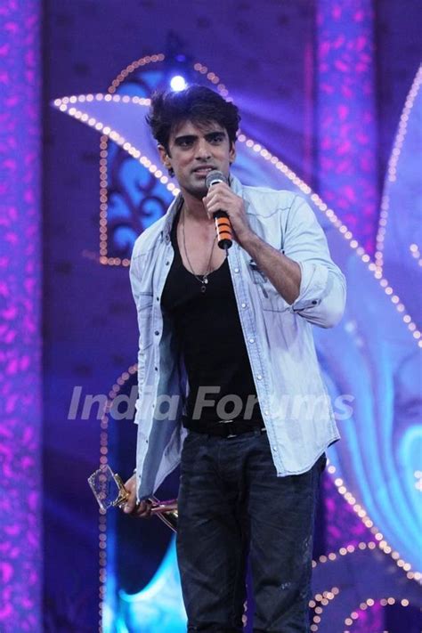 Mohit Malik won an Award at Zee Rishtey Awards 2014 Photo