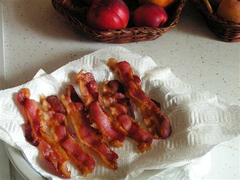 Delicious yummy yummy bacon! Check out these great artisan bacon of the ...