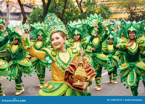 Sinulog Festival Costume : 2019 Sinulog Festival Editorial Image Image ...