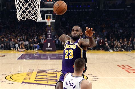 Lebron James Dunk : Lebron James Los Angeles Lakers Unsigned Dunk ...