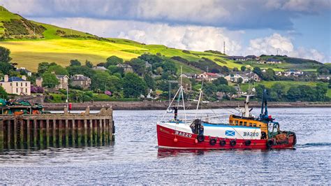 Fishing Boat Entering Campbeltown Harbour | Campbeltown is a… | Flickr