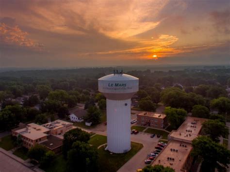 Top Places to Stay in Le Mars, Iowa