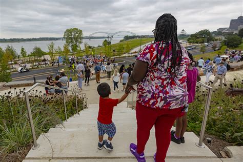 Memphis "Tom Lee Park is now officially open & it's spectacular ...