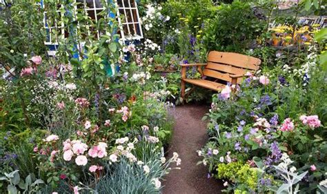 Home Garden Decor 2020: Alan Titchmarsh Small Garden Ideas