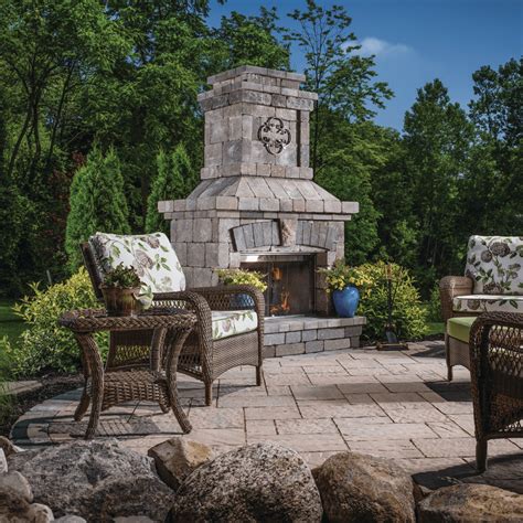 5 Questions to Ask When Selecting an Outdoor Fireplace - Belgard