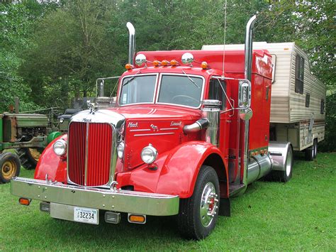 Antique Mack truck with some modern updates | Pulling their … | Flickr