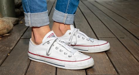 How to Wear Converse Sneakers: 35 Outfits to Copy – StyleCaster