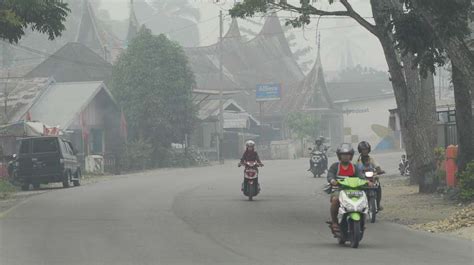 Ribuan Warga Sumbar Kena ISPA Akibat Kabut Asap Riau