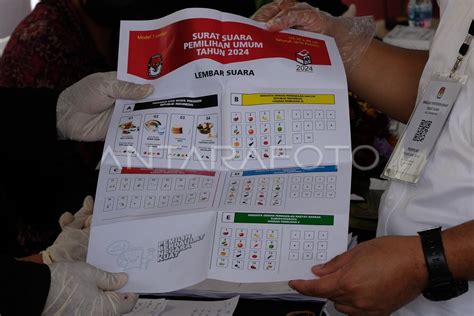 SIMULASI PENYEDERHANAAN DESAIN SURAT SUARA UNTUK PEMILU 2024 | ANTARA Foto