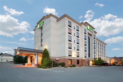 HOLIDAY INN EXPRESS & SUITES BLOOMINGTON $78 ($̶1̶2̶1̶) - Updated 2021 ...