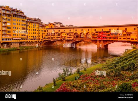 Ponte vecchio sunset hi-res stock photography and images - Alamy