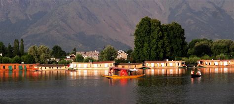 10 ‘Must Things To Do’ & Places To Visit in Srinagar Kashmir