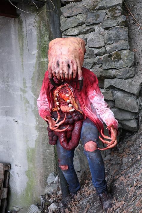 My headcrab zombie cosplay from a few summers ago! Planning on starting ...