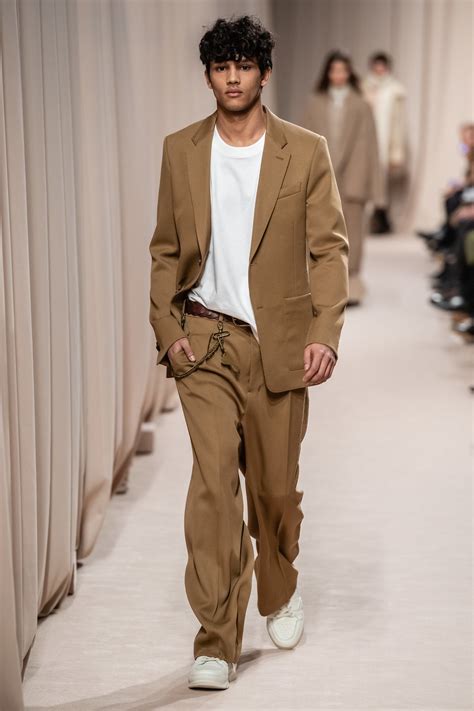 Ami Fall 2019 Menswear Collection - Vogue | Mens winter fashion, Mens ...