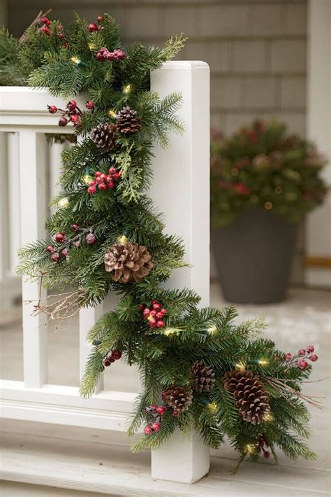 50+ Fun and Festive Ways to Decorate Your Porch for Christmas | Outdoor ...