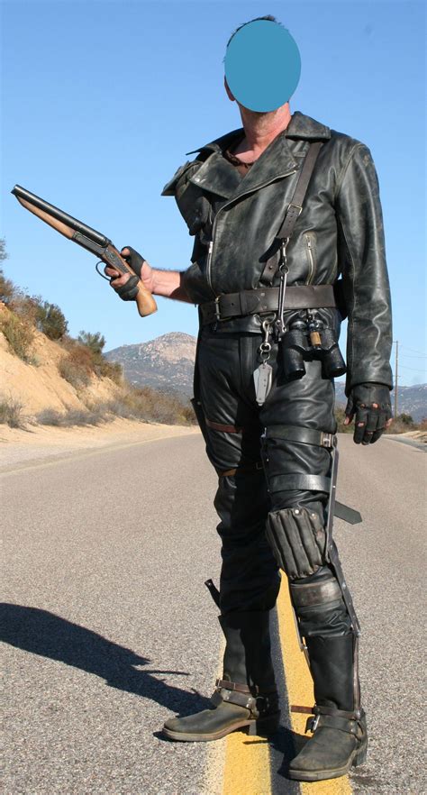 Great Max 2 costume!!! \m/ | Mad max movie, Mad max, Max rockatansky