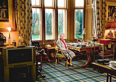 Queen' s private sitting room at Balmoral. | Elizabeth ii, Queen ...