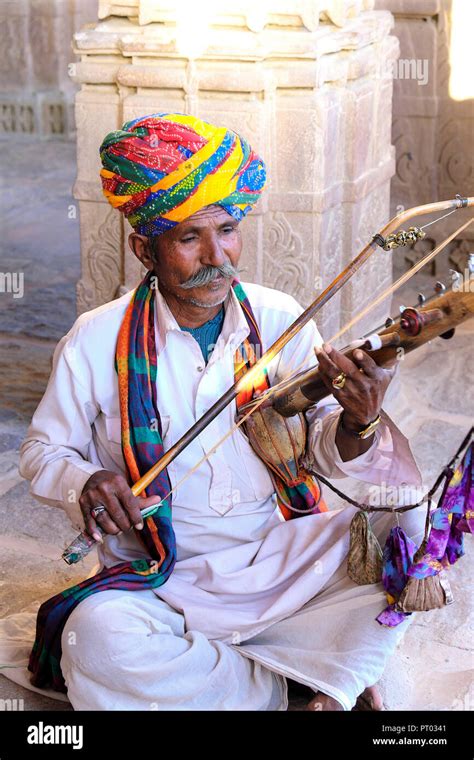 India, Jodhpur, Rajasthan: Ravanahatha player, traditional musical ...