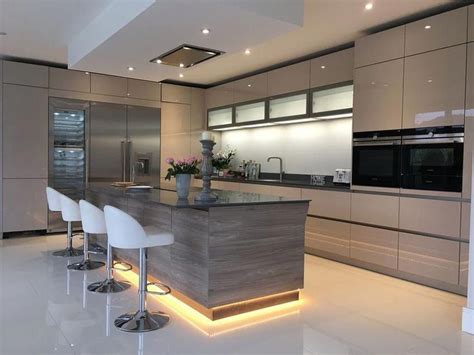 50 Stunning Modern Kitchen Design Ideas #modernkitchen (com imagens ...