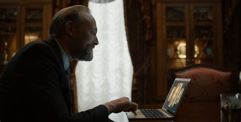 Apple laptop used by Lars Mikkelsen in HOUSE OF CARDS (2017) | Drama tv ...