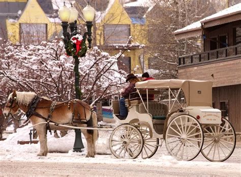 30 Most Romantic Small Towns for the Holidays – Top Value Reviews