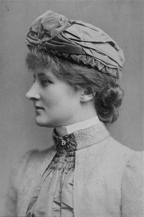 25 Glamorous Photos of Victorian Women That Defined Fashion Styles From ...