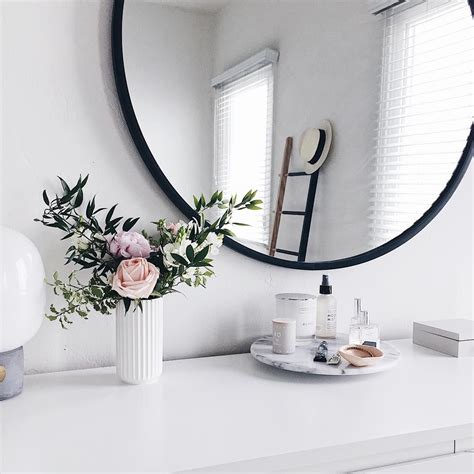 white dresser, round mirror | White dresser decor, Home decor bedroom ...